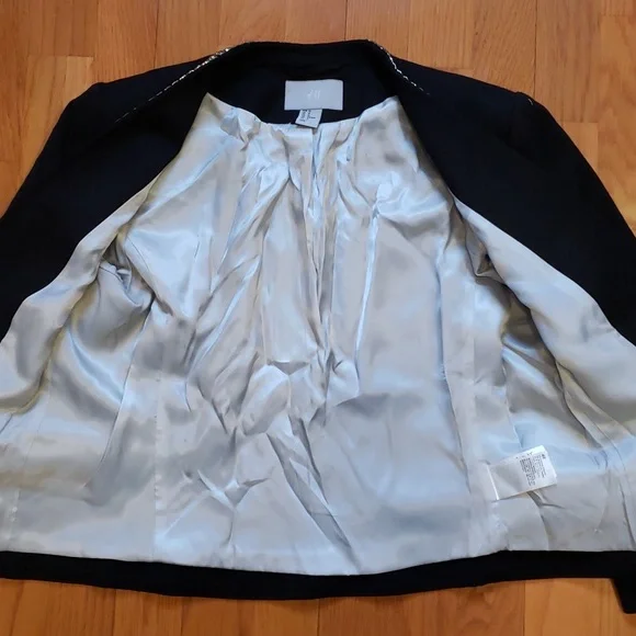 H & M Slightly Cropped Blazer with metallic beading detail - Picture 5 of 10